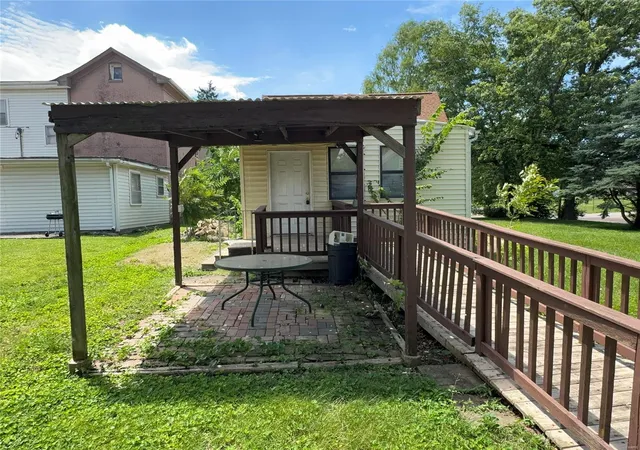 Photo 2 of Single family home for sale at 418 Walnut, Belleville, IL 62220 | MLS# 24049291 | Listing updated on 2024-11-24