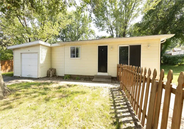 Photo 2 of Single family home for sale at 40 Orchard Hills Dr, Saint Peters, MO 63376 | MLS# 24049604 | Listing updated on 2024-12-09