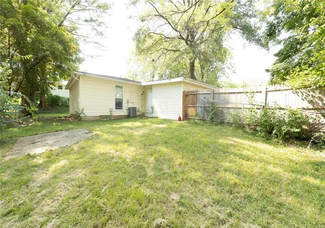 Photo 3 of Single family home for sale at 40 Orchard Hills Dr, Saint Peters, MO 63376 | MLS# 24049604 | Listing updated on 2024-12-09