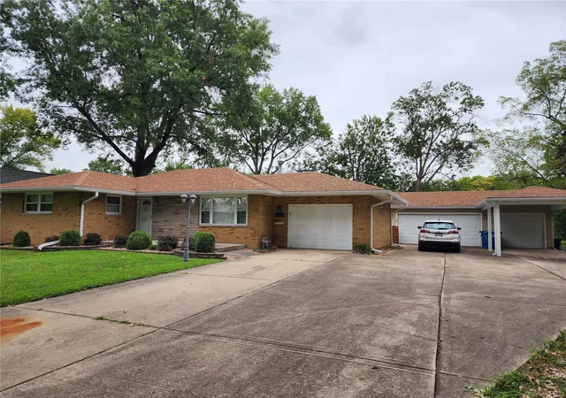 Photo 1 of Single family home for sale at 2734 Michigan Ave, Granite City, IL 62040 | MLS# 24050687 | Listing updated on 2024-09-10