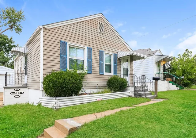 Photo 3 of Single family home for sale at 10610 Saint Philip Ln, Saint Ann, MO 63074 | MLS# 24051901 | Listing updated on 2024-08-21