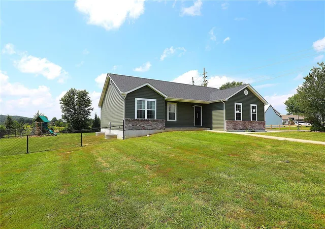 Photo 2 of Single family home for sale at 1001 Wolf Crk Rd, Farmington, MO 63640 | MLS# 24051904 | Listing updated on 2024-09-02