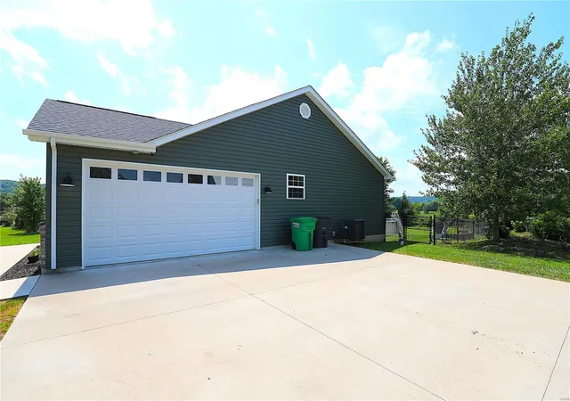 Photo 3 of Single family home for sale at 1001 Wolf Crk Rd, Farmington, MO 63640 | MLS# 24051904 | Listing updated on 2024-09-02
