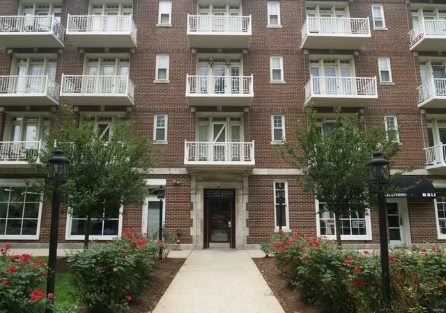 Listing Photo 1 - Condo for sale in building located at 5316 Pershing Ave, St. Louis, MO 63112 - Unit #507