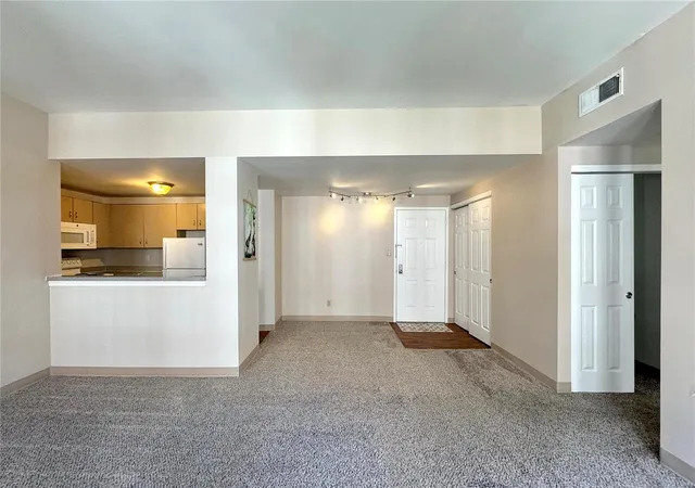 Listing Photo 2 - Condo for sale in building located at 5316 Pershing Ave, St. Louis, MO 63112 - Unit #507