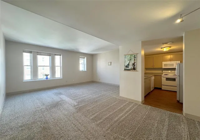 Listing Photo 5 - Condo for sale in building located at 5316 Pershing Ave, St. Louis, MO 63112 - Unit #507