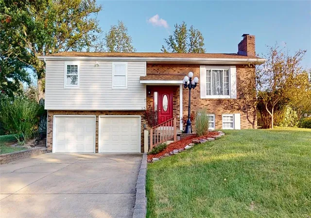 Photo 1 of Single family home for sale at 104 Blue Ridge Tr, Festus, MO 63028 | MLS# 24052305 | Listing updated on 2024-12-11
