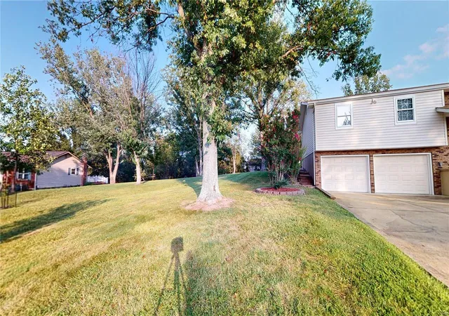 Photo 2 of Single family home for sale at 104 Blue Ridge Tr, Festus, MO 63028 | MLS# 24052305 | Listing updated on 2024-12-11