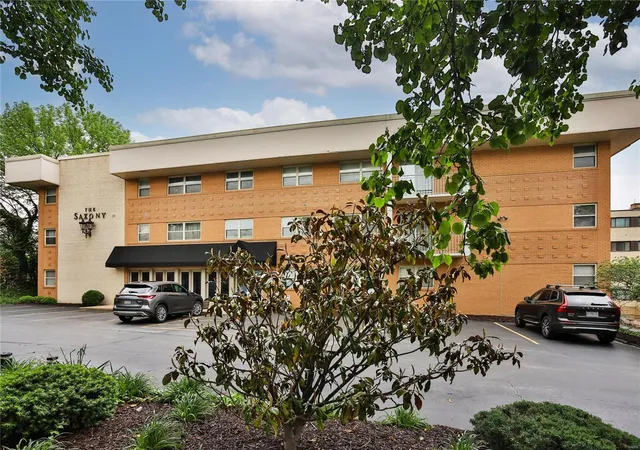 Condo for sale at 8631 Old Bonhomme Rd #2B, Saint Louis, MO 63132 | MLS# 24052816