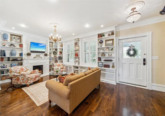 Photo 4 of Single family home for sale at 5156 Westminster Pl, Saint Louis, MO 63108 | MLS# 24053095 | Listing updated on 2024-10-28