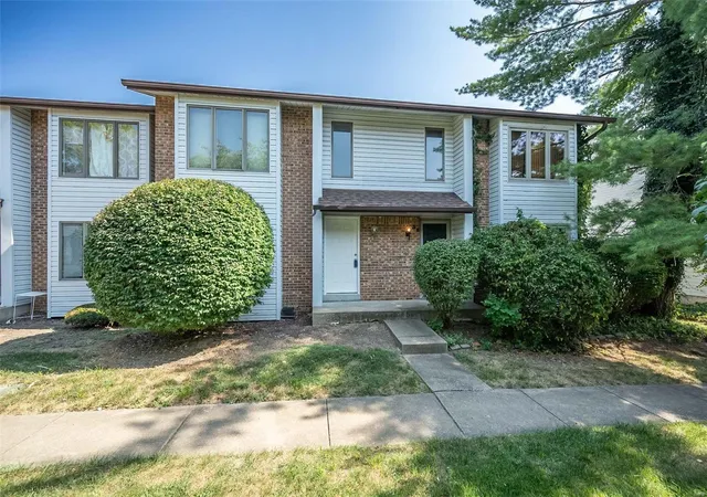 Photo 1 of Condo for sale at 34 Thistledale Ct #B, Saint Peters, MO 63376 | MLS# 24053348 | Listing updated on 2024-12-11