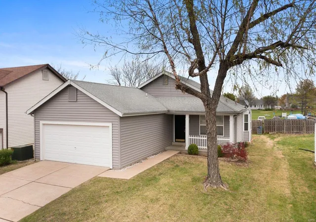 Photo 2 of Single family home for sale at 111 Aspencade Cir, Saint Peters, MO 63376 | MLS# 24053858 | Listing updated on 2025-04-16