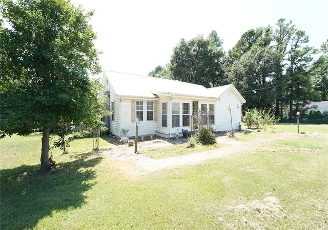 Photo 2 of Single family home for sale at 505 Highway 162, Clarkton, MO 63837 | MLS# 24054454 | Listing updated on 2024-10-24