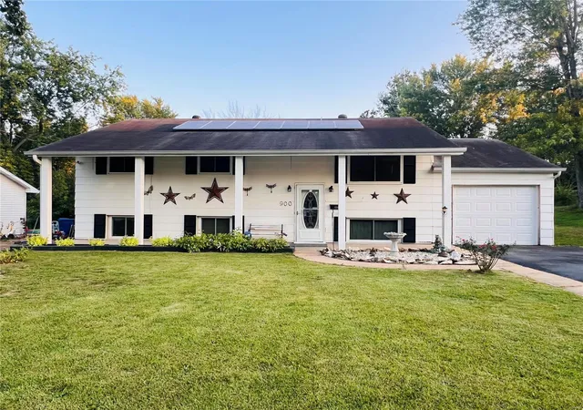 Photo 1 of Single family home for sale at 900 Meadow Dr, Saint Clair, MO 63077 | MLS# 24054524 | Listing updated on 2024-09-13