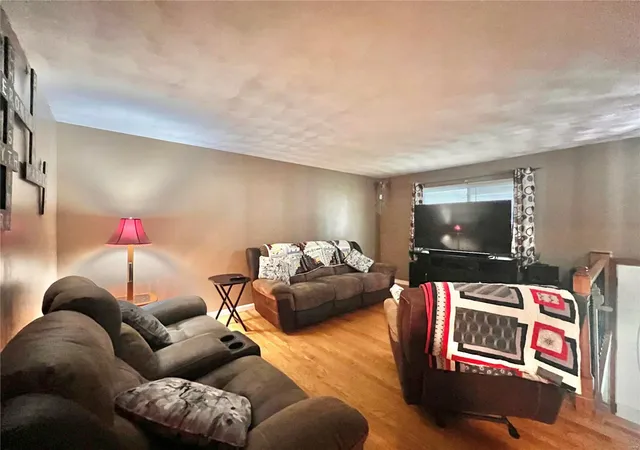 Photo 3 of Single family home for sale at 900 Meadow Dr, Saint Clair, MO 63077 | MLS# 24054524 | Listing updated on 2024-09-13