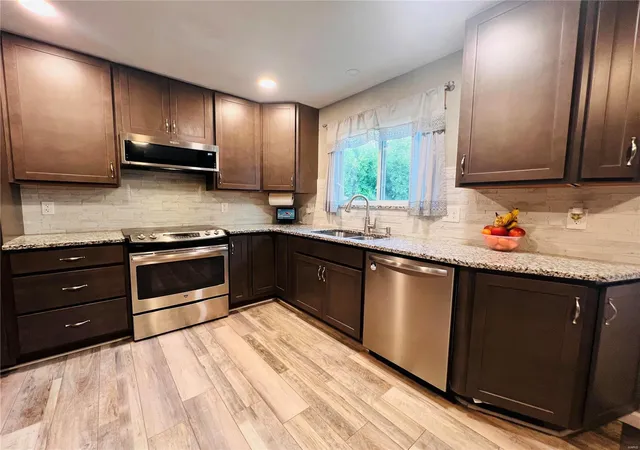 Photo 3 of Single family home for sale at 900 Meadow Dr, Saint Clair, MO 63077 | MLS# 24054524 | Listing updated on 2024-09-13