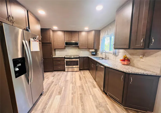 Photo 4 of Single family home for sale at 900 Meadow Dr, Saint Clair, MO 63077 | MLS# 24054524 | Listing updated on 2024-09-13