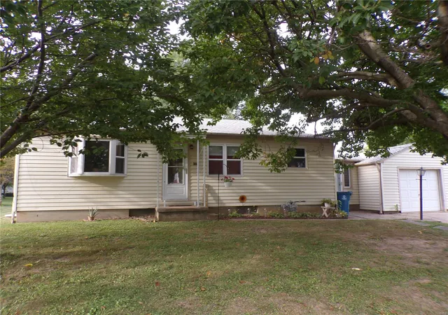 Photo 1 of Single family home for sale at 103 Henderson St, Troy, IL 62294 | MLS# 24054596 | Listing updated on 2024-09-08