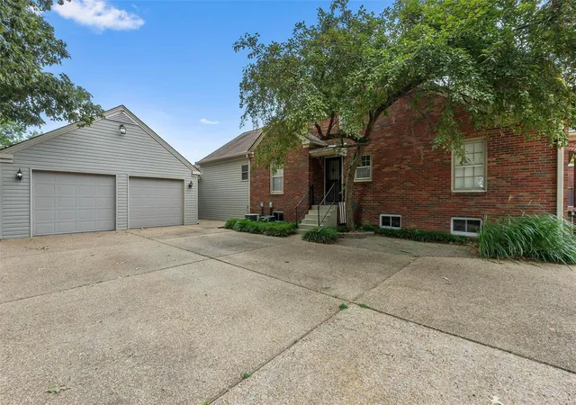 Photo 2 of Single family home for sale at 612 W Sturdivant St, Advance, MO 63730 | MLS# 24054965 | Listing updated on 2024-12-13