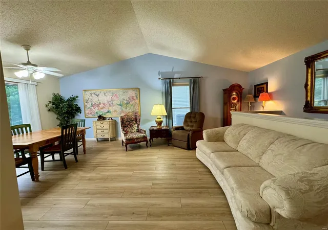 Photo 3 of Single family home for sale at 10 Deer Grv Dr, Saint Peters, MO 63376 | MLS# 24054997 | Listing updated on 2024-09-01