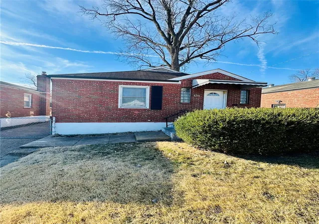 Photo 1 of Single family home for sale at 8346 Archer Ave, Saint Louis, MO 63132 | MLS# 24055082 | Listing updated on 2024-12-13