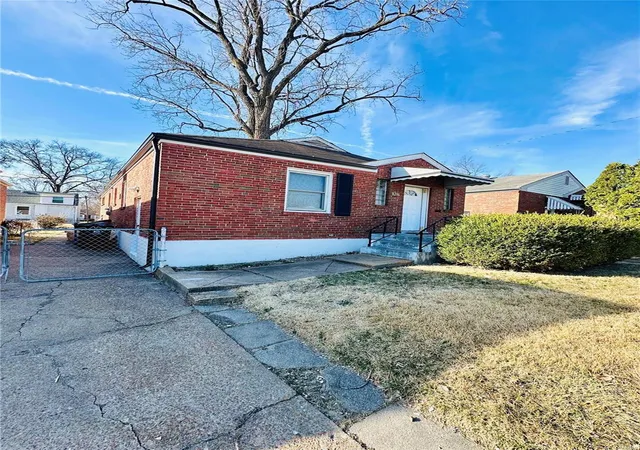 Photo 2 of Single family home for sale at 8346 Archer Ave, Saint Louis, MO 63132 | MLS# 24055082 | Listing updated on 2024-12-13