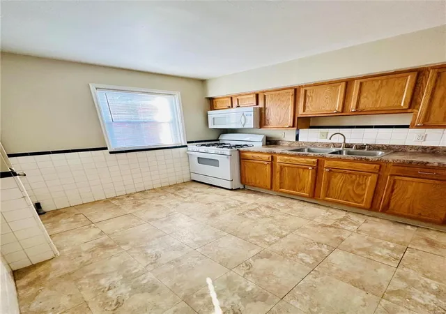 Photo 4 of Single family home for sale at 8346 Archer Ave, Saint Louis, MO 63132 | MLS# 24055082 | Listing updated on 2024-12-13