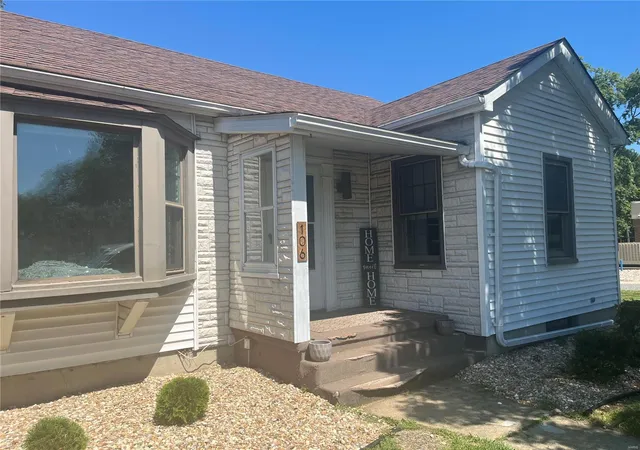 Photo 1 of Single family home for sale at 106 W 4th Street, Saint Jacob, IL 62281 | MLS# 24055371 | Listing updated on 2024-12-06