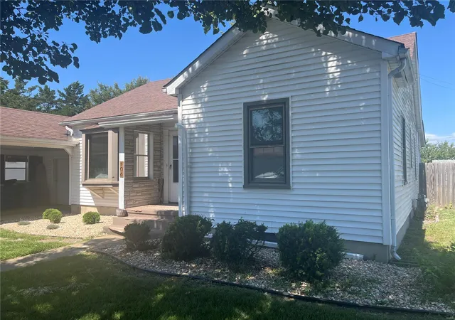 Photo 2 of Single family home for sale at 106 W 4th Street, Saint Jacob, IL 62281 | MLS# 24055371 | Listing updated on 2024-12-06