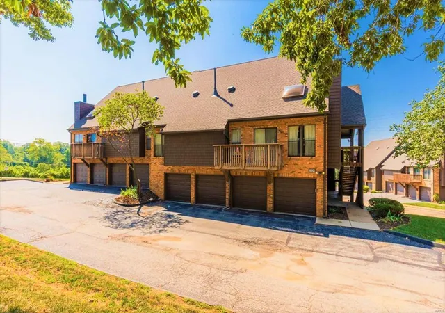 Photo 2 of Condo for sale at 5106 Holw Wood Ct #B, Saint Louis, MO 63128 | MLS# 24055417 | Listing updated on 2024-11-27