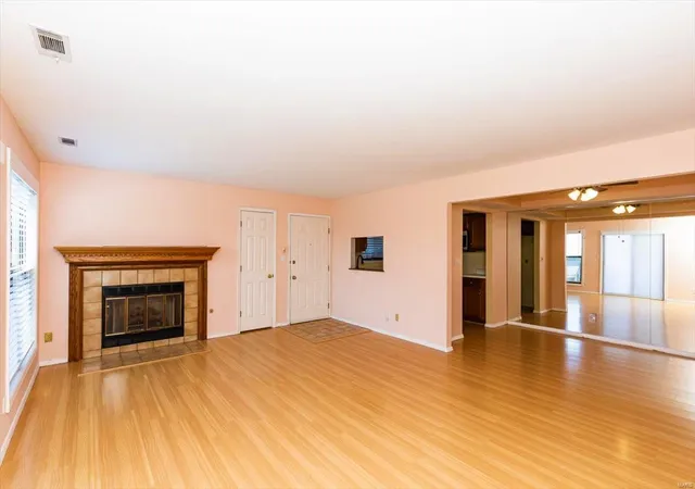 Listing Photo 5 - Condo for sale in building located at 5106 Holw Wood Ct, St. Louis, MO 63128 - Unit #B