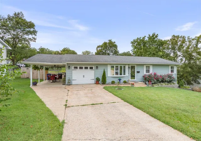 Photo 2 of Single family home for sale at 604 North 9th St, De Soto, MO 63020 | MLS# 24055557 | Listing updated on 2024-09-12