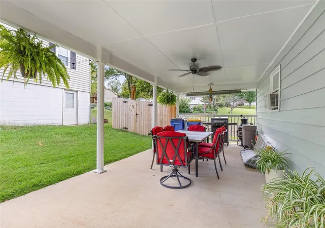 Photo 3 of Single family home for sale at 604 North 9th St, De Soto, MO 63020 | MLS# 24055557 | Listing updated on 2024-09-12