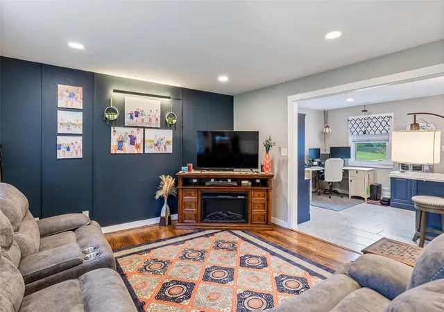 Photo 3 of Single family home for sale at 604 North 9th St, De Soto, MO 63020 | MLS# 24055557 | Listing updated on 2024-09-12