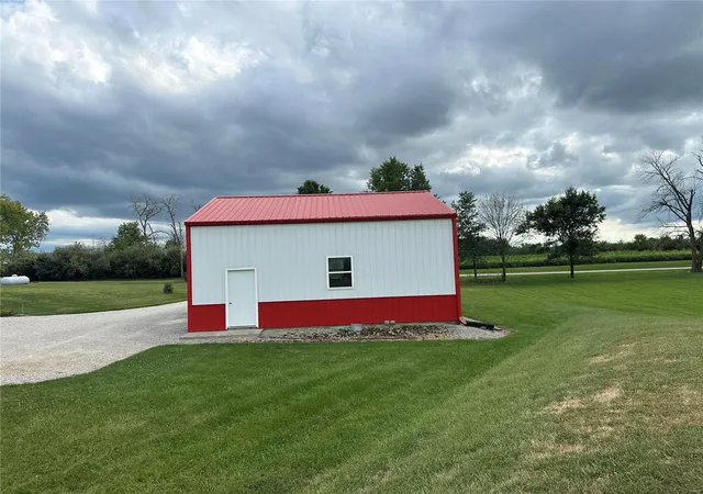 Photo 2 of Single family home for sale at 51680 Big Crk Ln, Hannibal, MO 63401 | MLS# 24055717 | Listing updated on 2024-09-10