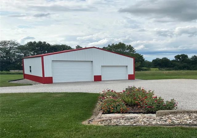 Photo 3 of Single family home for sale at 51680 Big Crk Ln, Hannibal, MO 63401 | MLS# 24055717 | Listing updated on 2024-09-10