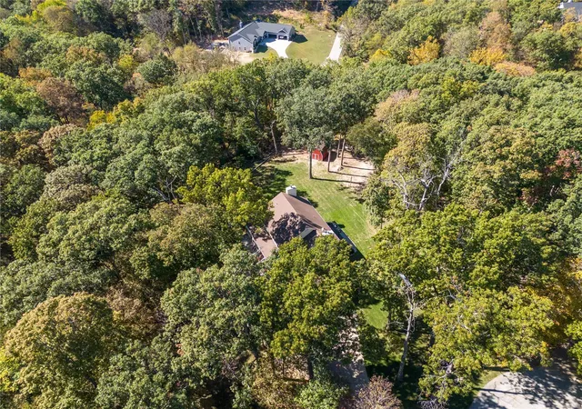 Photo 2 of Single family home for sale at 887 Jacks Crk Ct, Defiance, MO 63341 | MLS# 24056523 | Listing updated on 2024-11-18