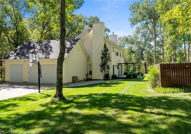 Photo 3 of Single family home for sale at 887 Jacks Crk Ct, Defiance, MO 63341 | MLS# 24056523 | Listing updated on 2024-11-18