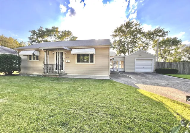 Photo 1 of Single family home for sale at 3001 S 3rd Street, Springfield, IL 62703 | MLS# 24056683 | Listing updated on 2024-09-10