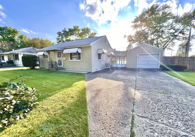 Photo 2 of Single family home for sale at 3001 S 3rd Street, Springfield, IL 62703 | MLS# 24056683 | Listing updated on 2024-09-10
