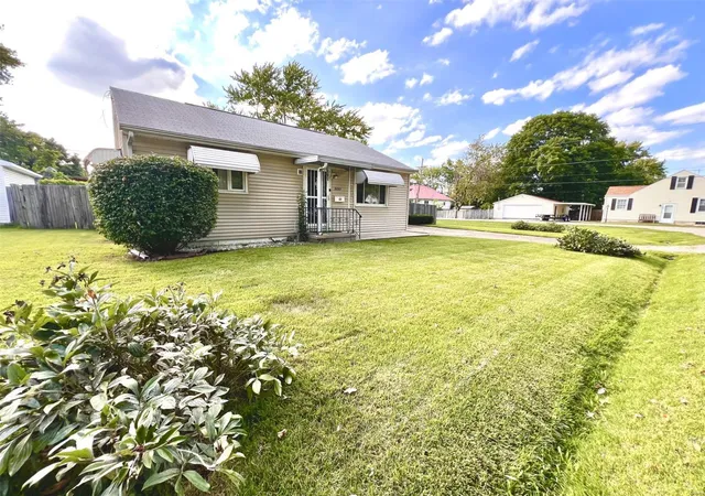 Photo 2 of Single family home for sale at 3001 S 3rd Street, Springfield, IL 62703 | MLS# 24056683 | Listing updated on 2024-09-10