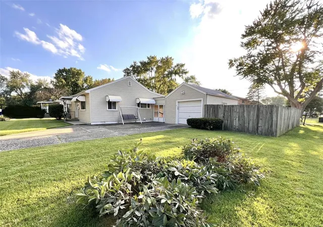 Photo 3 of Single family home for sale at 3001 S 3rd Street, Springfield, IL 62703 | MLS# 24056683 | Listing updated on 2024-09-10