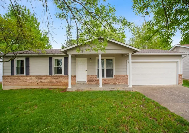 Photo 1 of Single family home for sale at 3028 Valley Ridge Dr, Saint Peters, MO 63376 | MLS# 24057527 | Listing updated on 2025-05-01
