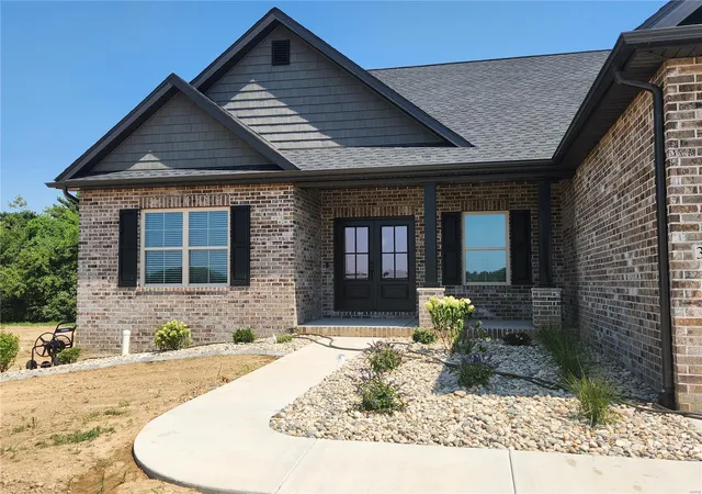 Photo 3 of Single family home for sale at 504 Master Ct, Belleville, IL 62221 | MLS# 24058116 | Listing updated on 2024-10-07