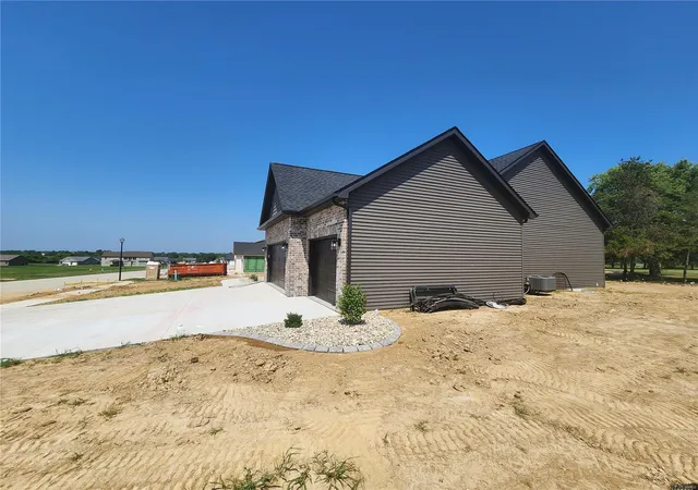 Photo 3 of Single family home for sale at 504 Master Ct, Belleville, IL 62221 | MLS# 24058116 | Listing updated on 2024-10-07