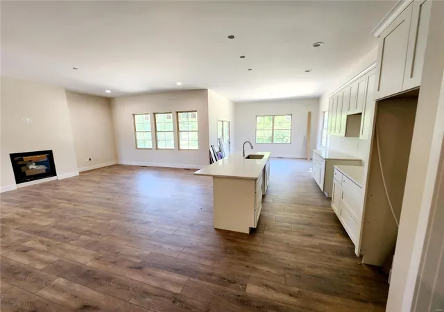 Photo 4 of Single family home for sale at 504 Master Ct, Belleville, IL 62221 | MLS# 24058116 | Listing updated on 2024-10-07
