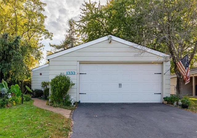 Photo 3 of Single family home for sale at 1333 Green Pasture Dr, Florissant, MO 63031 | MLS# 24058250 | Listing updated on 2024-12-12