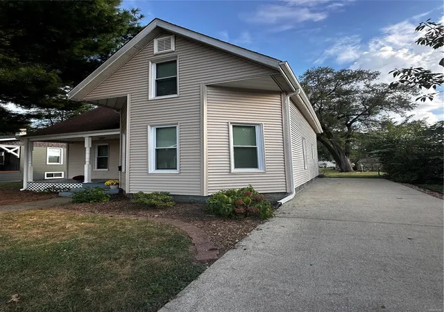 Photo 2 of Single family home for sale at 115 W 5th Street, O Fallon, IL 62269 | MLS# 24058335 | Listing updated on 2024-11-23