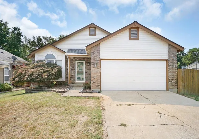 Photo 1 of Single family home for sale at 124 Hollow Crk Dr, Saint Peters, MO 63376 | MLS# 24058337 | Listing updated on 2024-09-17