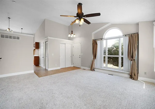 Photo 3 of Single family home for sale at 124 Hollow Crk Dr, Saint Peters, MO 63376 | MLS# 24058337 | Listing updated on 2024-09-17